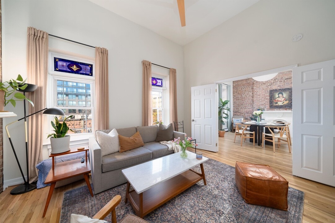 205 14th St in Hoboken, NJ - Building Photo