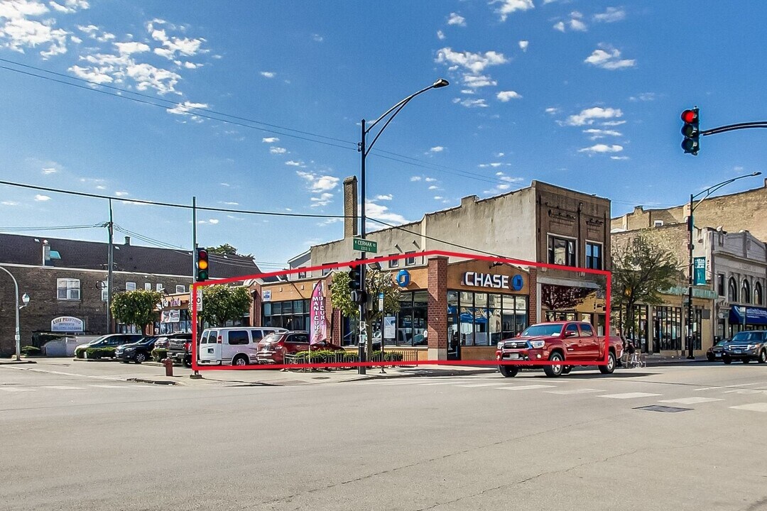 3101 W Cermak Rd in Chicago, IL - Building Photo