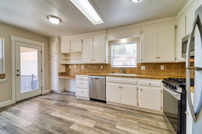 733 Gray Ave in Yuba City, CA - Building Photo - Building Photo