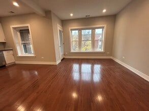 1712 W Lunt Ave, Unit 1710-3 in Chicago, IL - Building Photo - Building Photo