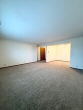 2675 N 93rd St in Omaha, NE - Building Photo - Building Photo