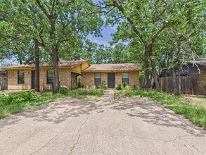 2855 Forest Bend Dr in Bryan, TX - Building Photo - Building Photo