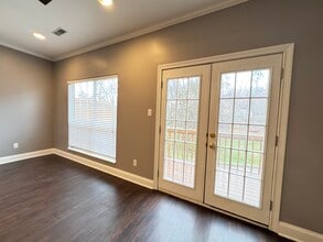 304 Queen Victoria Way in Knoxville, TN - Building Photo - Building Photo