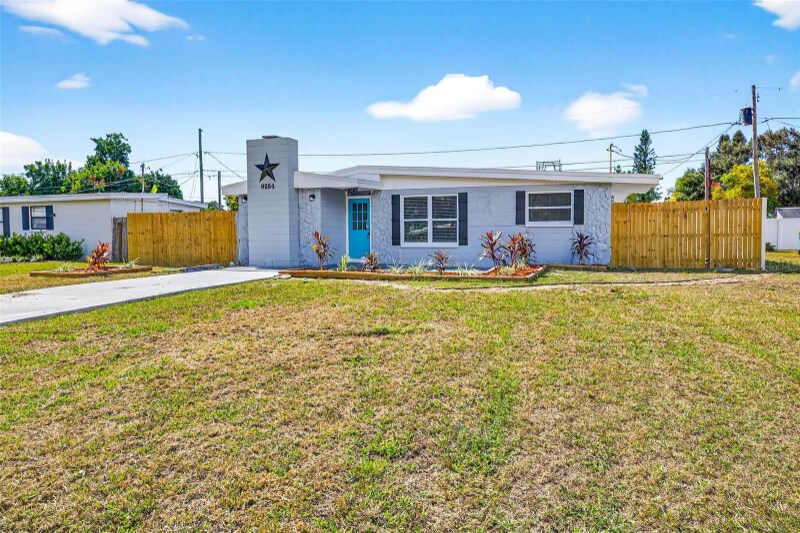 9254 86th St N in Seminole, FL - Building Photo