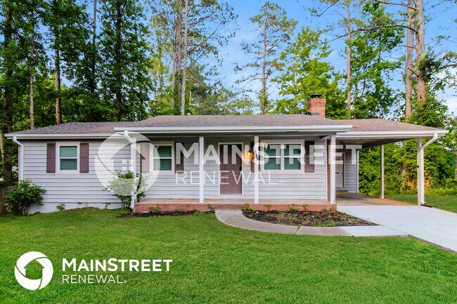 property at 635 Lakeridge Cir SE