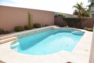 492 Lacabana Beach Dr in Las Vegas, NV - Building Photo - Building Photo