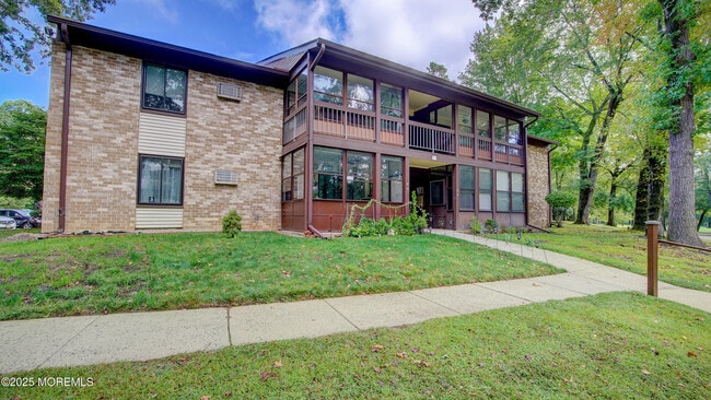 138 Amberly Dr in Englishtown, NJ - Building Photo - Building Photo