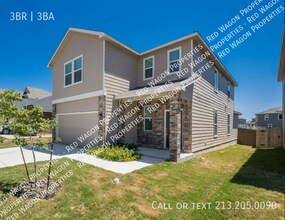3975 Gentle Mdw in New Braunfels, TX - Building Photo - Building Photo