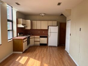 484 E 4th St, Unit 1 in Boston, MA - Building Photo - Building Photo
