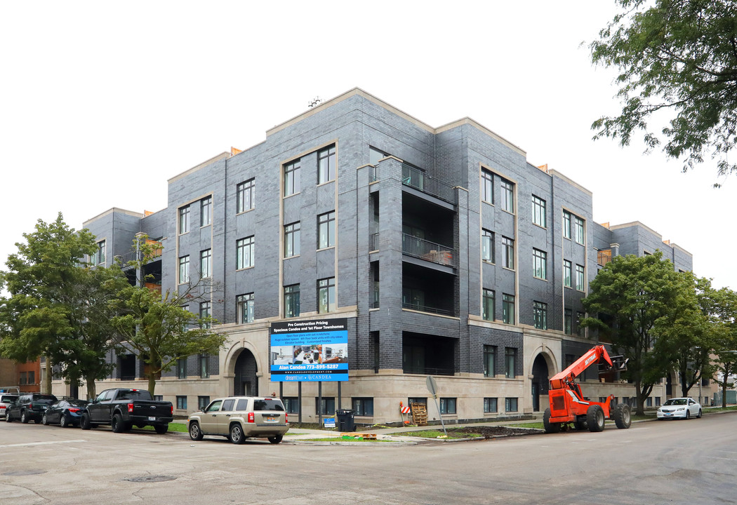 5748 N Hermitage Ave in Chicago, IL - Building Photo