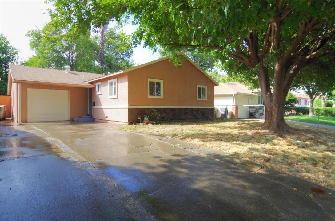 1525 Michigan Blvd in West Sacramento, CA - Building Photo