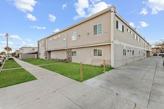 11645 Mapledale St in Norwalk, CA - Foto de edificio - Building Photo