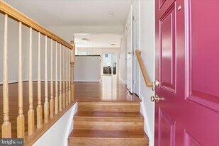 7719 Markham Grant Ln in Alexandria, VA - Building Photo