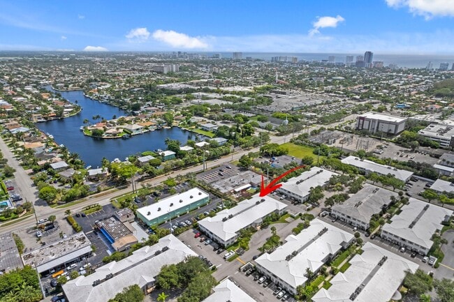 2221 NE 68th St in Fort Lauderdale, FL - Building Photo - Building Photo