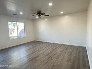 10542 W Alvarado Rd in Avondale, AZ - Building Photo - Building Photo