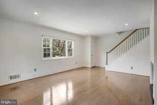 5370 Pooks Hill Rd in Bethesda, MD - Building Photo