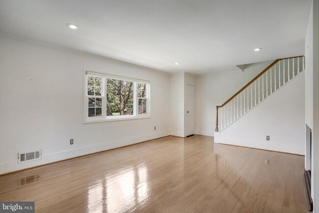 property at 5370 Pooks Hill Rd