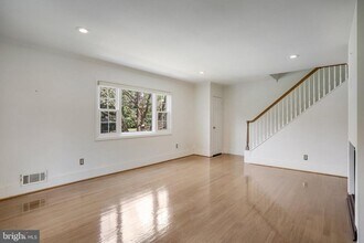 5370 Pooks Hill Rd in Bethesda, MD - Building Photo - Building Photo