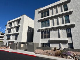 5110 N 31st Way in Phoenix, AZ - Building Photo