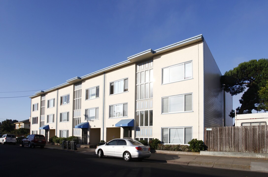 140-160 1st Ave in Daly City, CA - Building Photo