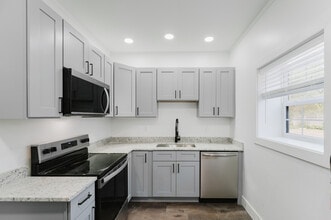 1210 Washtenaw Ave in Ypsilanti, MI - Building Photo - Building Photo