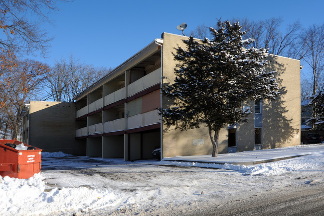 Viking Court Apartments in Spring Valley, NY - Building Photo - Building Photo