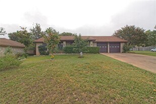 400 Deepwood Dr in Georgetown, TX - Building Photo