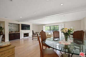1310 S Roxbury Dr in Los Angeles, CA - Building Photo - Building Photo