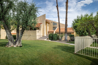 Canyon Canyon in Palm Springs, CA - Foto de edificio - Building Photo