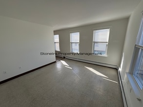 220 Cross St in Central Falls, RI - Building Photo - Building Photo