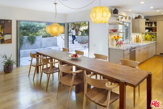 2345 Kenilworth Ave in Los Angeles, CA - Building Photo - Building Photo