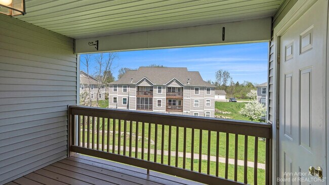 1328 Heatherwood Ln in Ann Arbor, MI - Building Photo - Building Photo