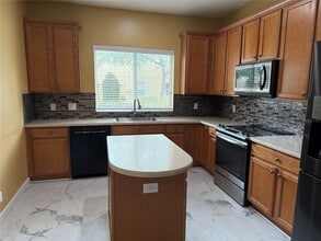 10606 Shady Falls Ct in Riverview, FL - Building Photo - Building Photo