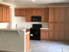 242 White Birch Ct in Brentwood, CA - Building Photo - Building Photo