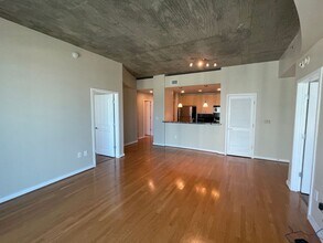 250 Pharr Rd NE in Atlanta, GA - Building Photo - Building Photo