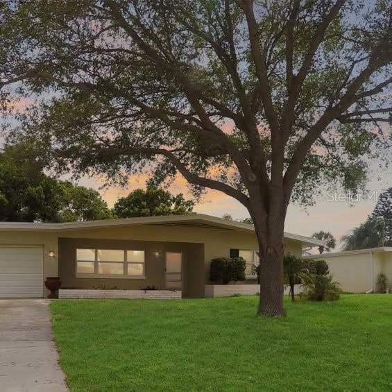property at 2447 Baywood Dr W