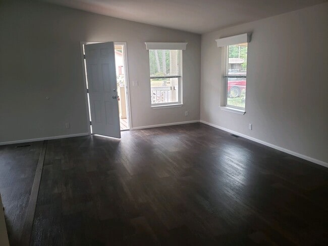 47719 Fairy Glen Dr in Oakridge, OR - Building Photo - Building Photo