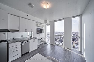 1900 Simcoe St N in Oshawa, ON - Building Photo