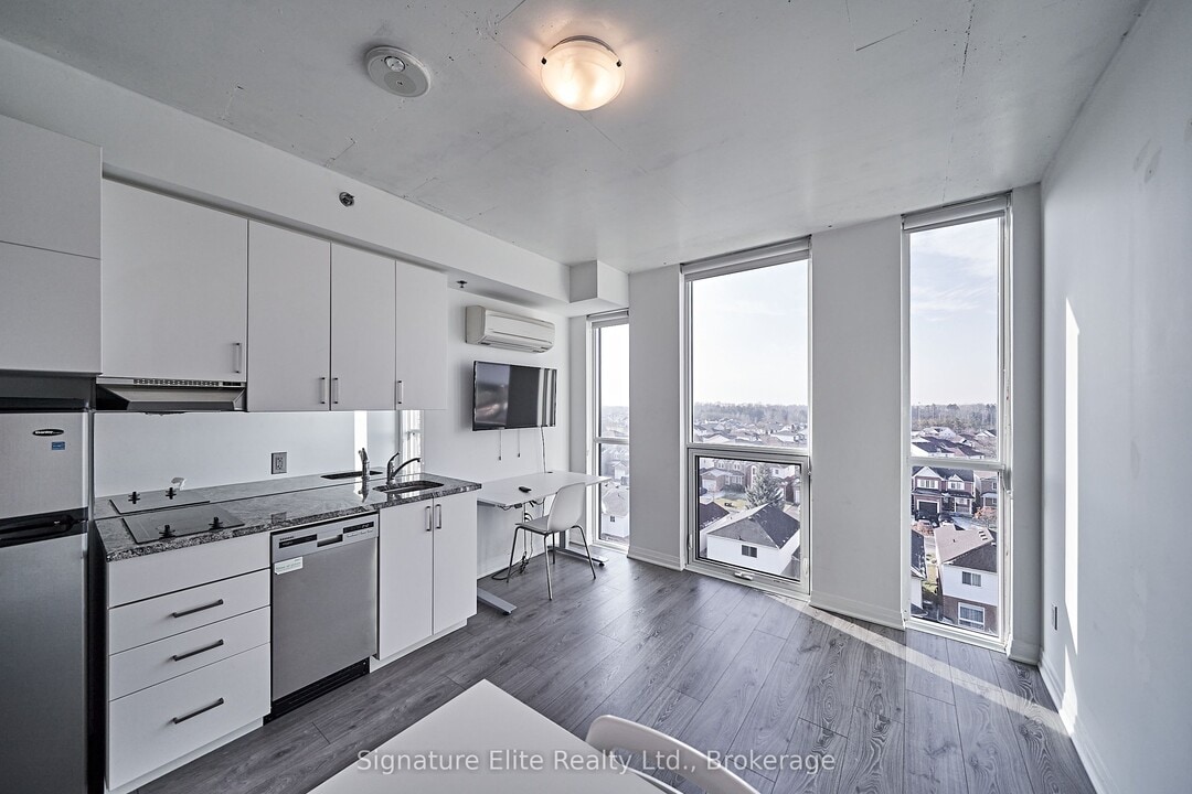 1900 Simcoe St N in Oshawa, ON - Building Photo