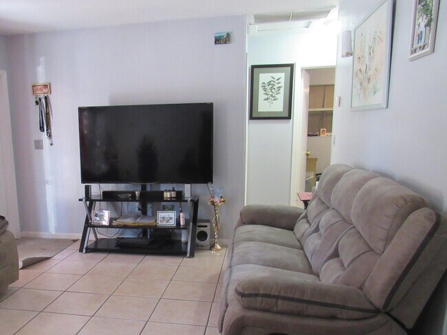 431 Pensacola Dr in Atlantis, FL - Building Photo - Building Photo