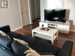 19-1119 Grand Trunk Crescent in Toronto, ON - Building Photo - Building Photo