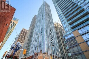 1 Yorkville Ave in Toronto, ON - Building Photo