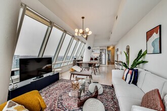 8 The Esplanade in Toronto, ON - Building Photo - Building Photo