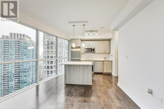 1 The Esplanade in Toronto, ON - Building Photo - Building Photo