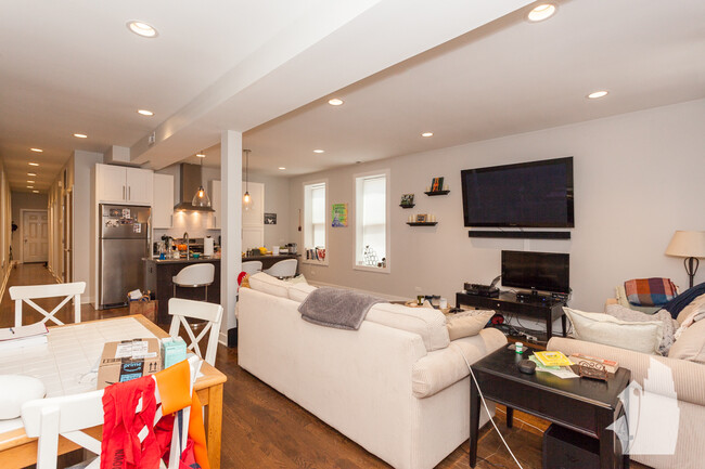 2014 N Wolcott Ave, Unit 1