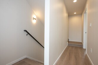 911 NW 56th St in Seattle, WA - Building Photo - Building Photo