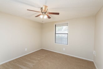 Woodbine Apartments in Cuyahoga Falls, OH - Building Photo - Interior Photo