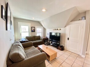 33 Long Ave, Unit 3 in Boston, MA - Building Photo - Building Photo