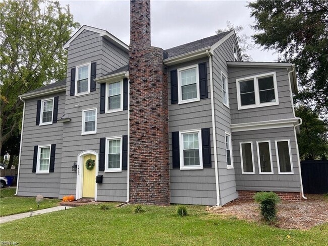 property at 7402 Gleneagles Rd