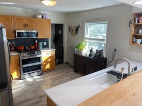 103 Beacon St, Unit 103 in Portland, ME - Foto de edificio - Building Photo